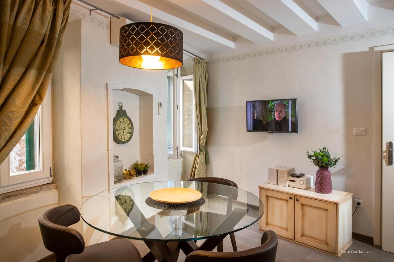 Nata Apartment 4 Stars Ровин Екстериор снимка